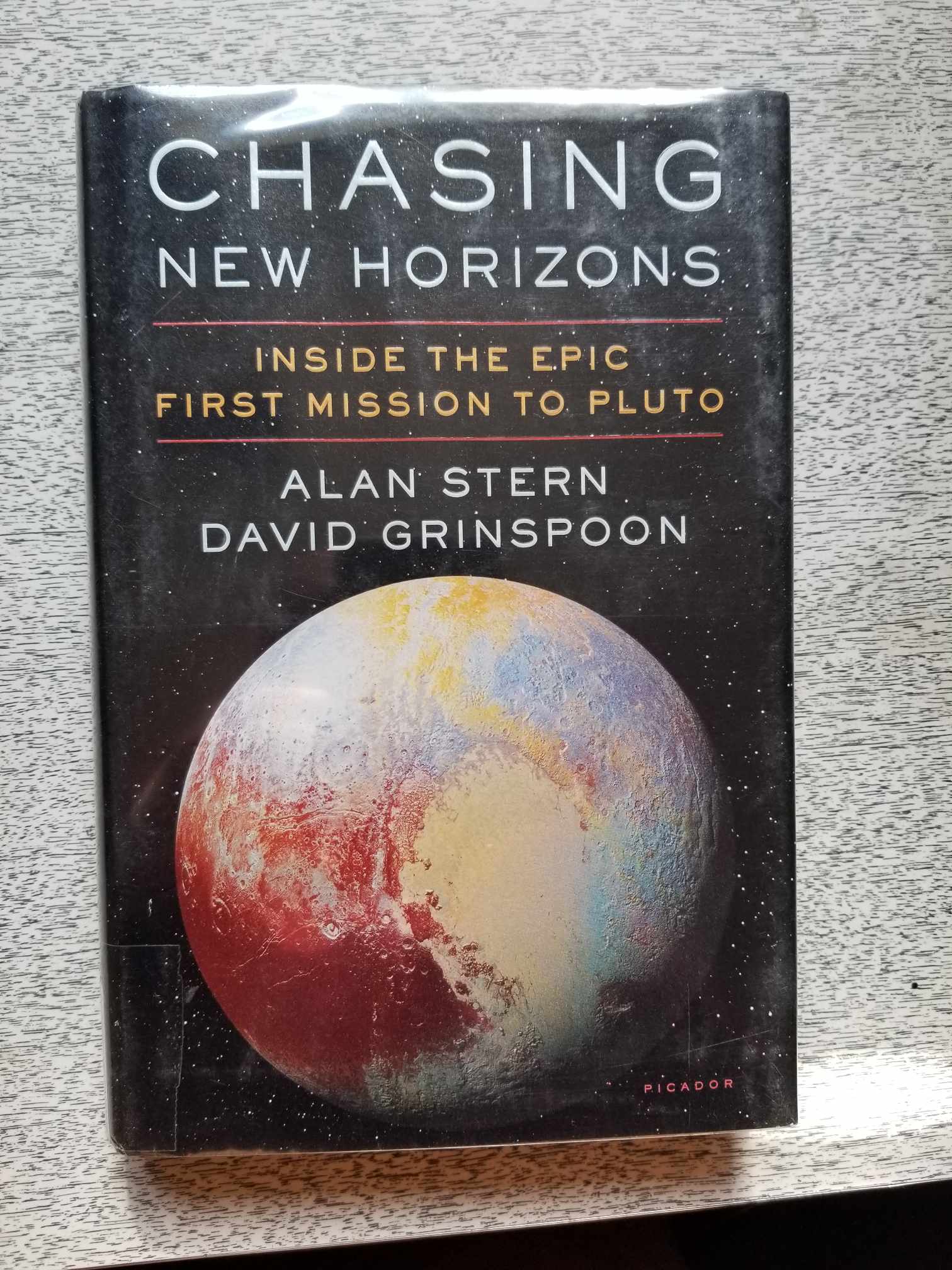 Chasing New Horizons by Alan Stern and David Grinspoon